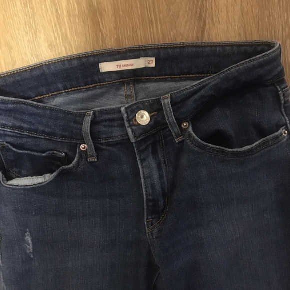 MOVING SALE - Levi’s 711 Distressed Skinny Jeans - Picture 3 of 3